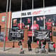 Torcedores do Liverpool protestam contra a criação da Superliga