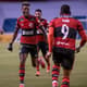 LDU x Flamengo - Bruno Henrique e Gabigol