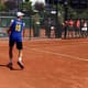 NOvak Djokovic treina em Roland Garros com uniforme de Nikola Jovic