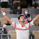 Djokovic celebra vitória sobre Nadal em Roland Garros