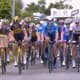 Fã causa acidente após invadir Tour de France