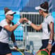 Laura Pigossi e Luisa Stefani vibram durante vitória nos Jogos Olímpicos