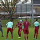 Fluminense em treino no campo anexo do El Campín