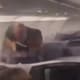 Mike Tyson agride passageiro após ser provocado em voo