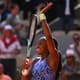 Coco Gauff celebra vitória em Roland Garros