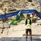 Cristiano Marcelino comemora vitória na PT1001, ultramaratona que cruzou Portugal em 14 dias. (Divulgação)