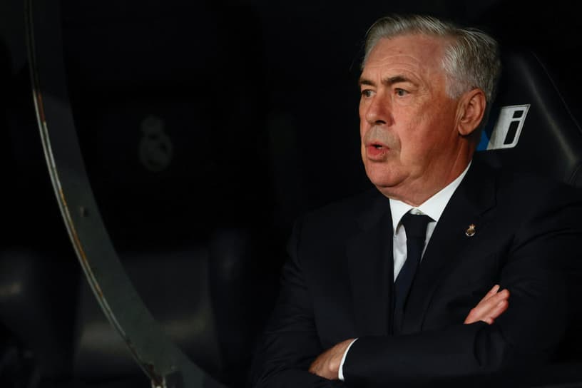 Carlo Ancelotti no banco do Real Madrid em sua penúltima partida no Santiago Bernabéu