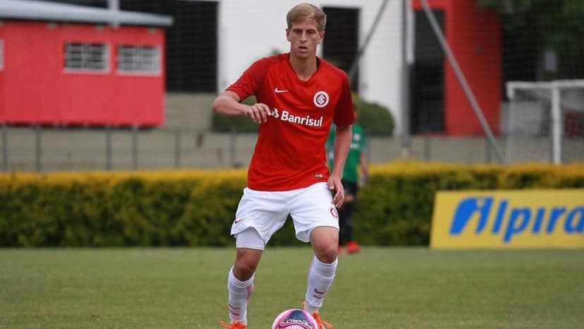 Mudança surpreende, mas lateral do Inter confia em seguir na Copinha - Lance!
