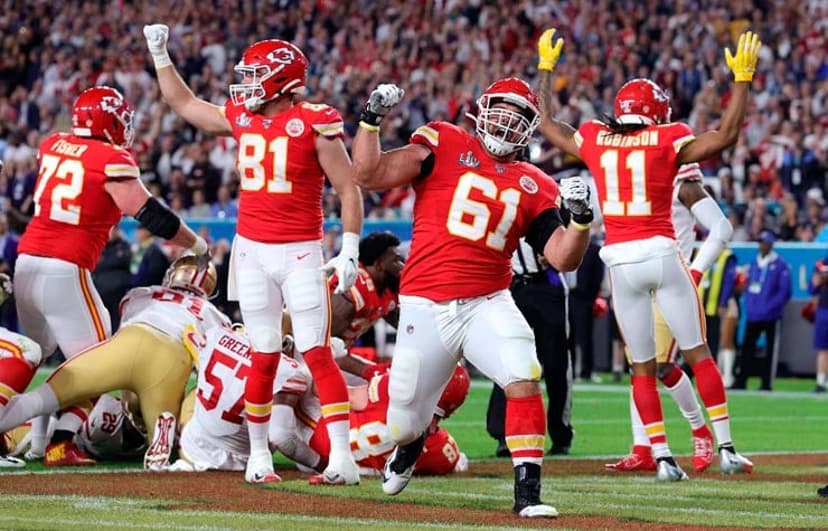 Campeão do Super Bowl, Kansas City Chiefs ganha destaque no👎 Welcome to limitless fun with short curly hairstyles for men!
