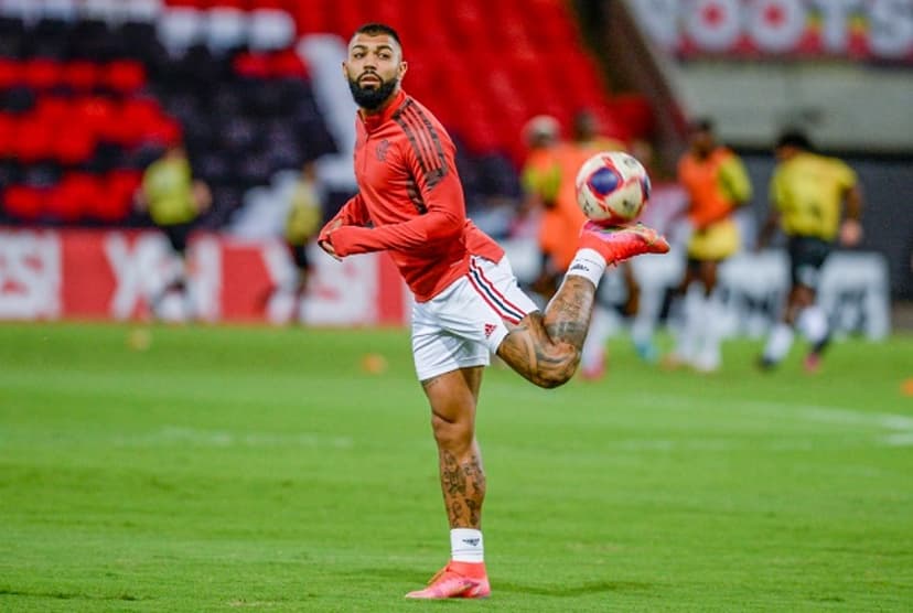 Jornalista coloca Gabigol ao lado de Neymar como melhor atacante