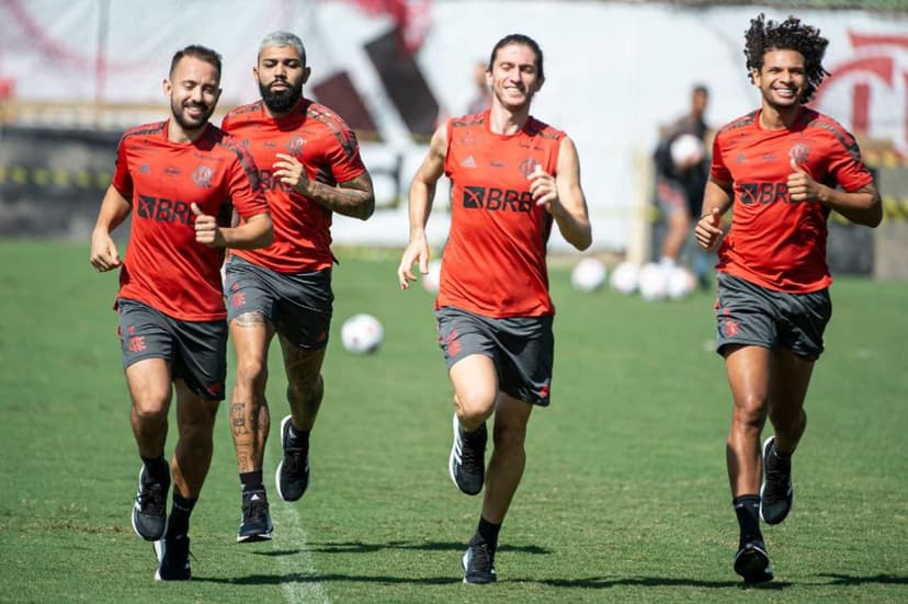 Flamengo se reapresenta para jogo da Libertadores e segue com