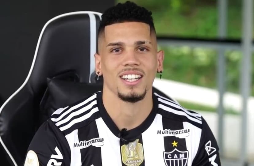 Recém-chegado no Galo, Paulinho demonstra versatilidade em campo - Lance!