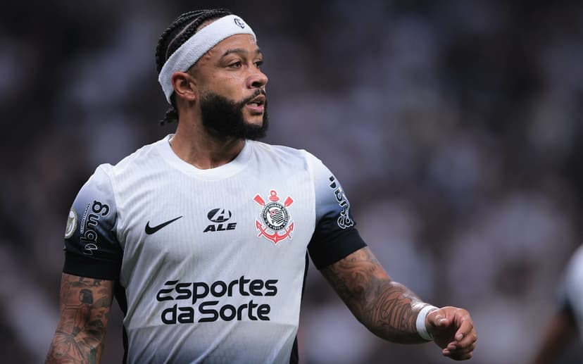 Depay tem atuação importante em jogo entre Corinthians e Racing, apesar de destaque para Yuri Alberto.