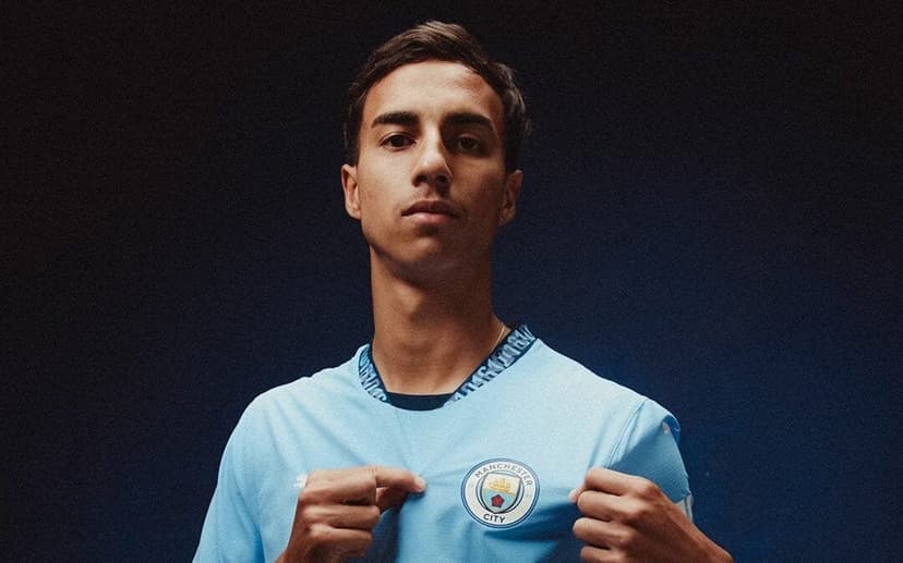 Torcida do Manchester City elogia estreia de Vitor Reis: alto nível