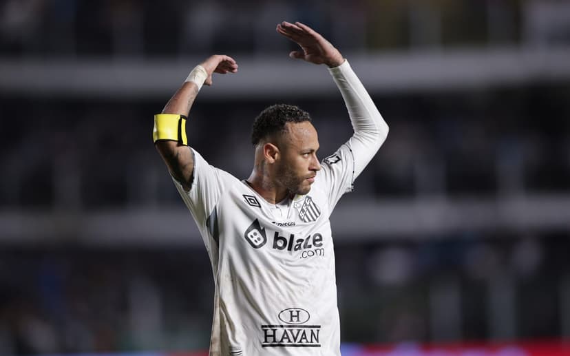 Neymar em campo pelo Santos - Foto: Ettore Chiereguini/AGIF