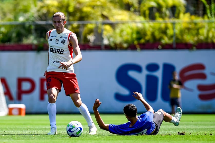 Filipe Luís durante o jogo-treino do Flamengo contra o Zinza FC na manhã deste sábado (Marcelo Cortes/ CRF)