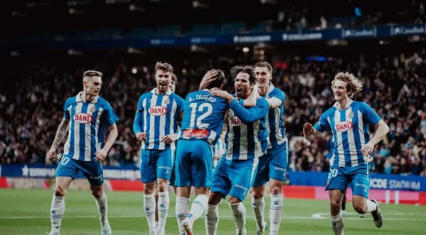 Espanyol comemorando gol