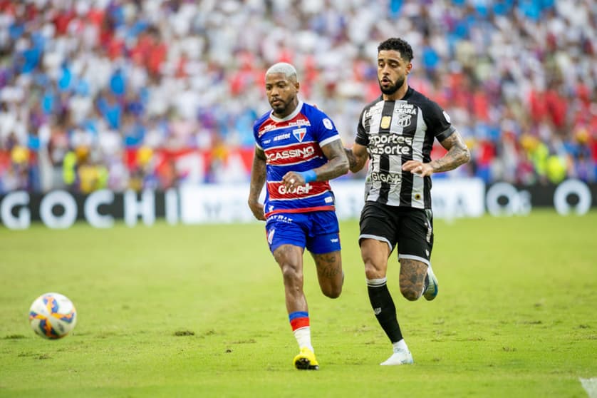 Marinho e Matheus Bahia em Ceará x Fortaleza. (foto: Baggio Rodrigues/AGIF)