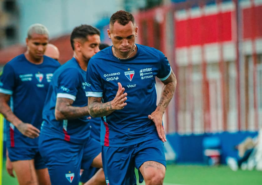 Elenco do Fortaleza durante treino (Foto: Mateus Lotif/Fortaleza EC)