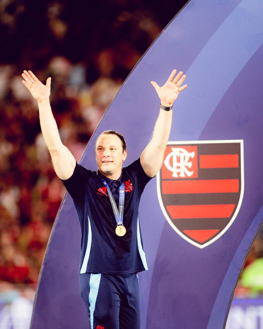 Técnico do Flamengo Sub-20 exalta a força da base após título mundial. (Foto: Adriano Fontes/Flamengo)