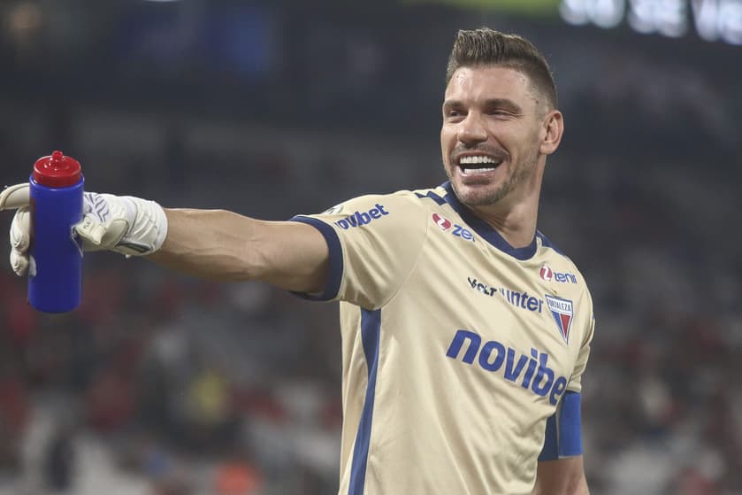 João Ricardo, goleiro do Fortaleza, está fora da temporada (Foto: Gabriel Machado/AGIF)