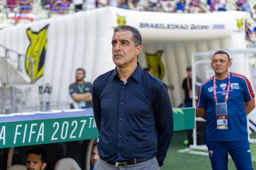 Renato Paiva comanda o Fortaleza contra o Bahia (Foto: Baggio Rodrigues/AGIF)