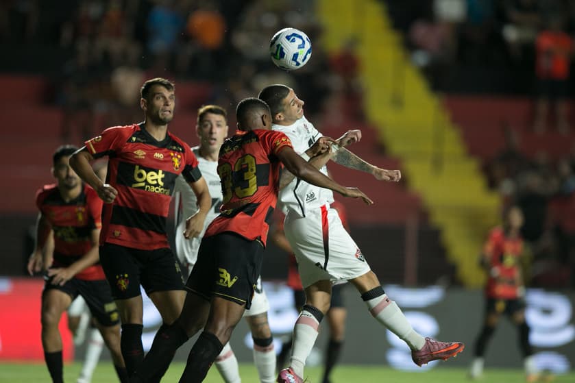 Jogo entre Sport e Vitória (Foto: Marlon Costa/ Agif/Gazeta Press)