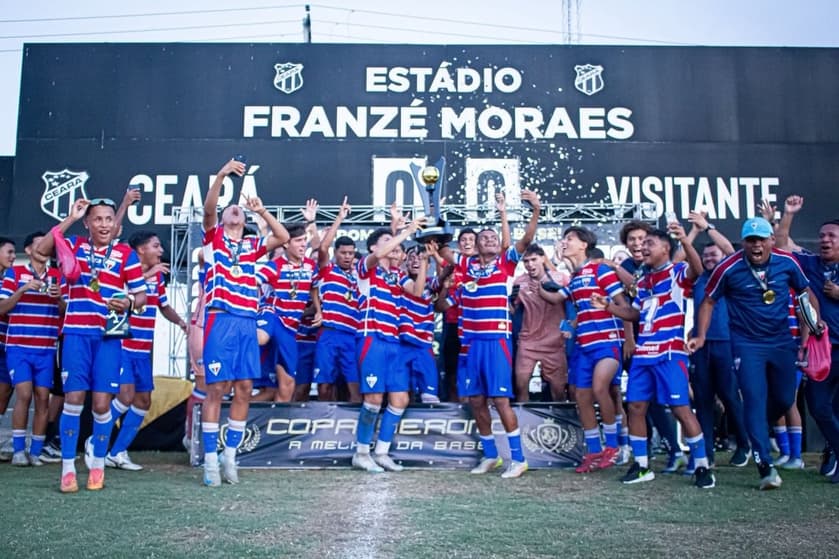 O Fortaleza superou o Ceará na final da Copa Seromo sub-15 (Foto: Stefania Lima)