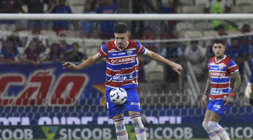 Lucas Gazal, zagueiro do Fortaleza (Foto: Caio Rocha/O Fotografico/Gazeta Press)