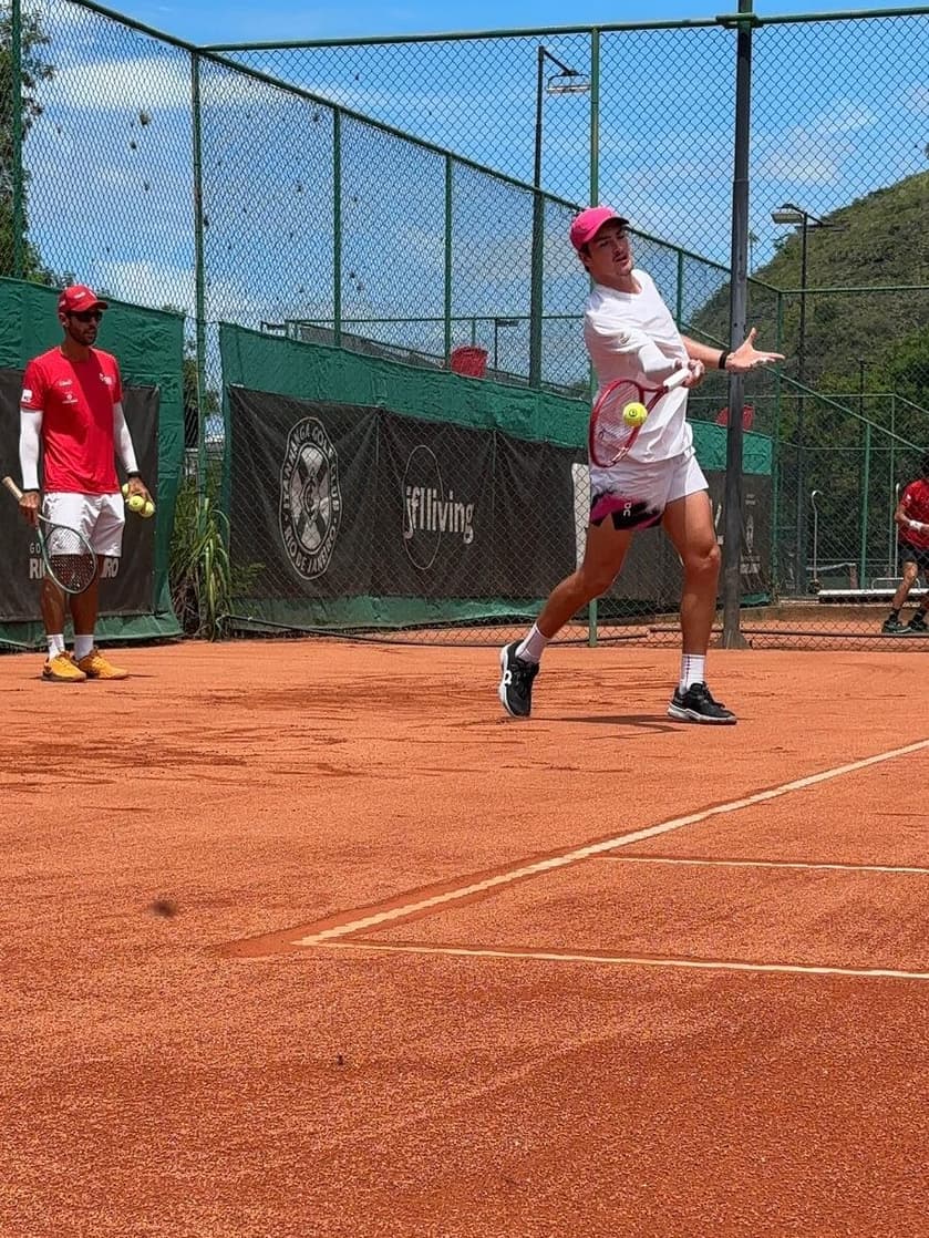 João Fonseca durante treino aberto à imprensa no Itanhangá Golf Club (Foto: Gustavo Loio / Lance!)
