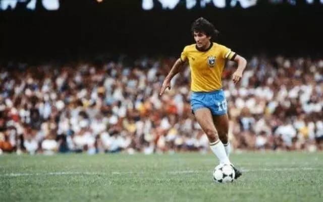 Zico em ação pela Seleção Brasileira