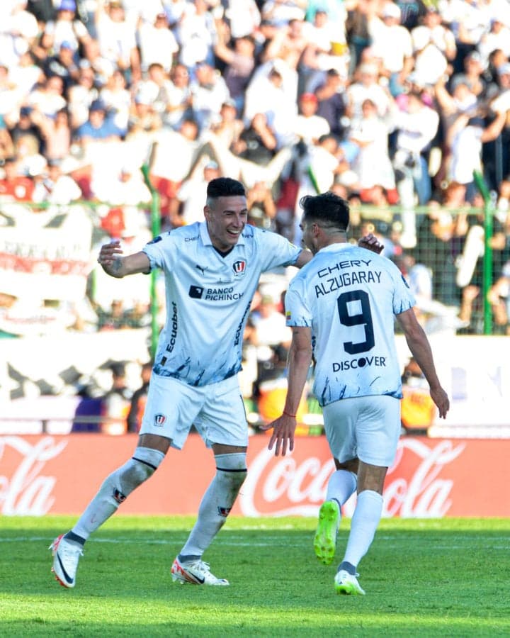 Jogadores da LDU na final Sul-Americana contra o Fortaleza