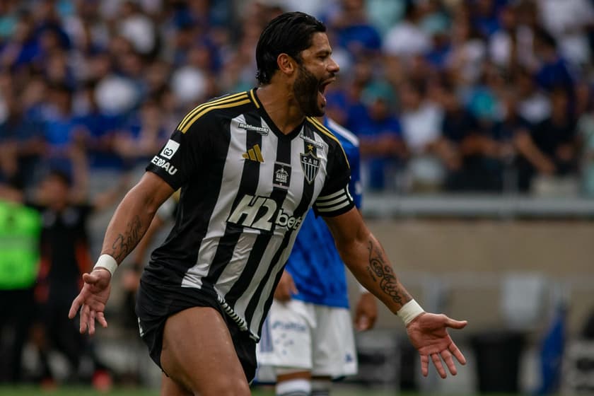 Hulk comemora gol pelo Atlético-MG em clássico contra o Cruzeiro