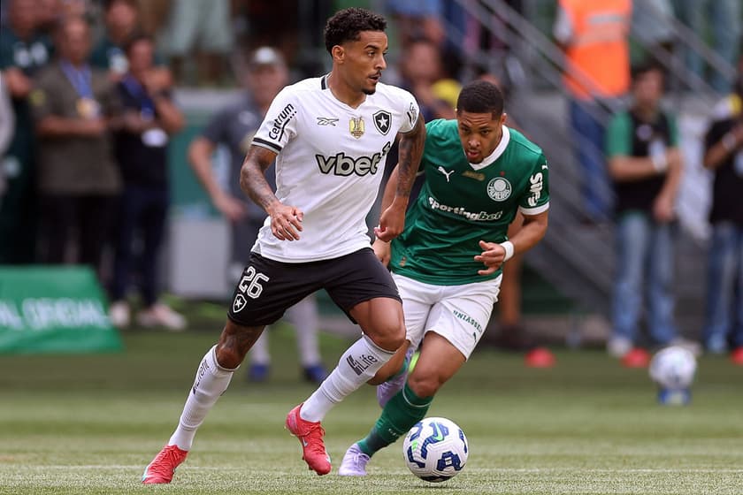Gregore em campo no jogo entre Botafogo e Palmeiras pelo Brasileirão. (Foto: Vitor Silva/BFR)