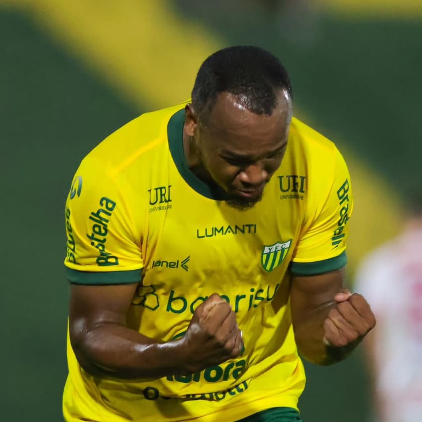 Cristiano comemora seu gol pelo Ypiranga na Série C