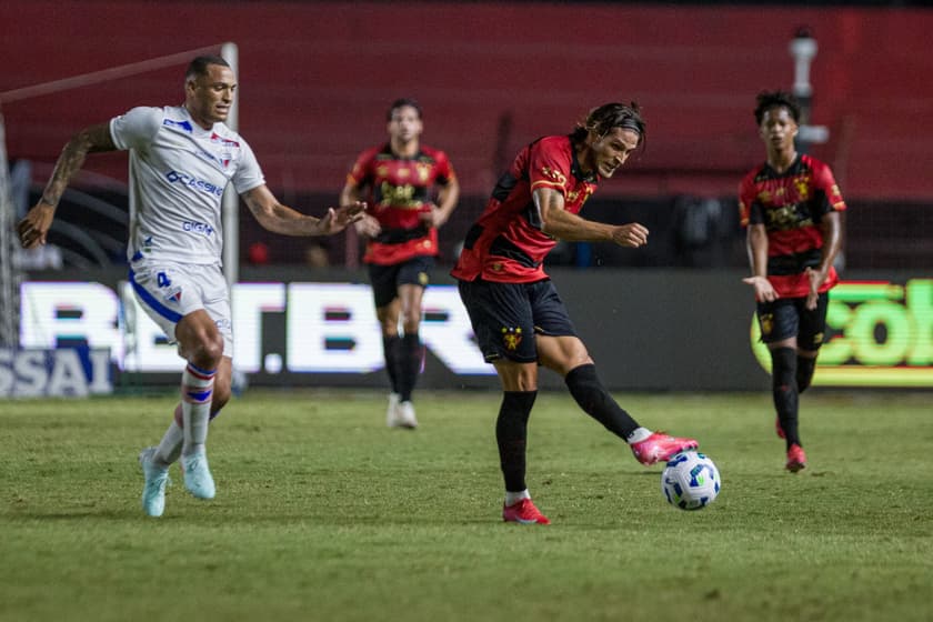 Titi e Paciência em Sport x Fortaleza. (foto: Rafael Vieira/AGIF)