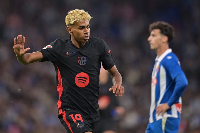 Yamal comemora gol pelo Barcelona contra o Espanyol (Foto: Manaure Quintero/AFP)