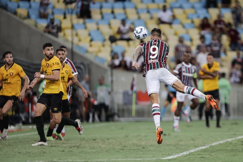 Momento do gol da virada de Everaldo para o Fluminense sobre o Sport (Foto: Lucas Merçon/FFC)