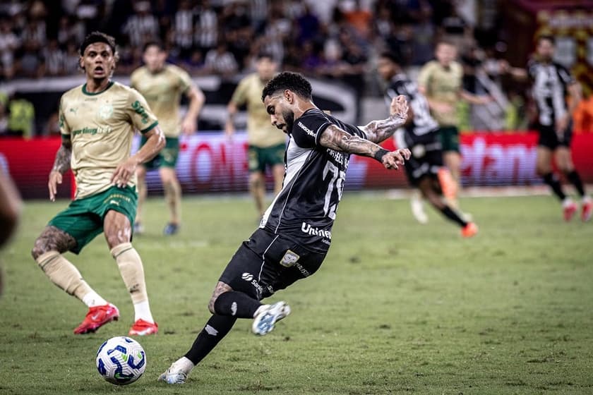 Matheus Bahia, lateral-esquerdo do Ceará, em ação pelo clube (Foto: Gabriel Silva/Ceará SC)