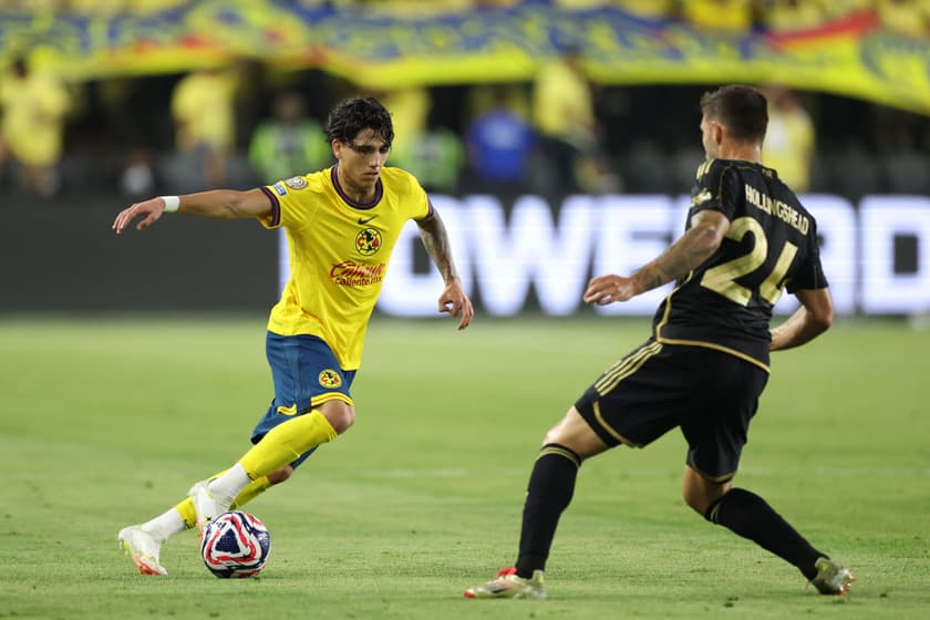 Duelo por bola em Los Angeles FC x América do México