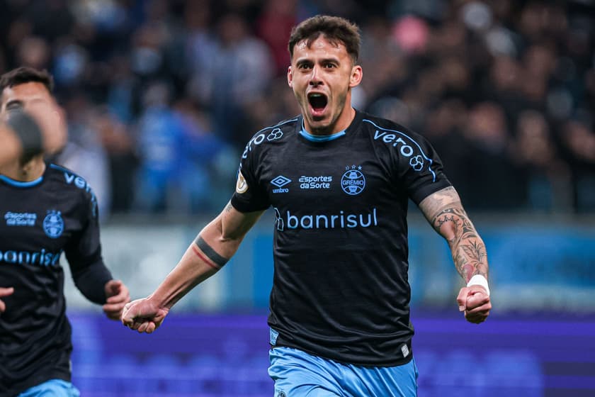 Carball comemora gol pelo Grêmio. (Foto: Maxi Franzoi/AGIF)