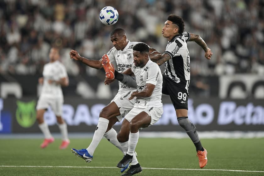 Igor Jesus, jogador do Botafogo, durante partida contra o Ceará no Nilton Santos