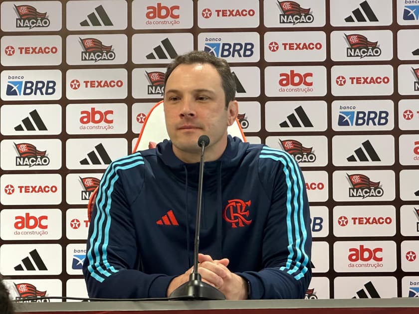 Não há, até o momento, uma definição se Filipe Luís ou Bruno Pivetti comanda o Flamengo diante do Vasco (Foto: Lucas Bayer/Lance!)