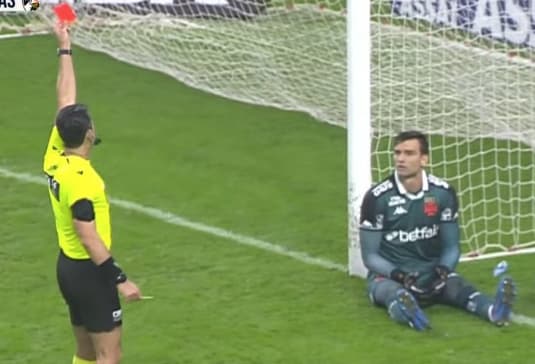 Léo Jardim expulso em Internacional x Vasco (Foto: Reprodução)