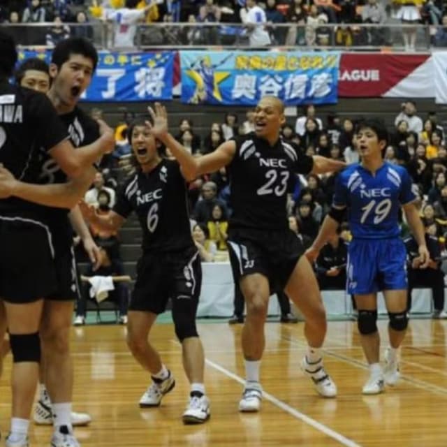 Everton "Boi" jogou pelo NEC, time de vôlei do Japão (Foto: Reprodução)