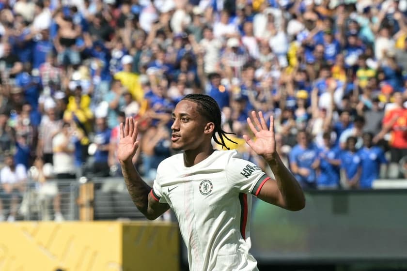 Seleção da rodada do Mundial: João Pedro fez dois gols contra o Fluminense, seu ex-clube (Foto: JUAN MABROMATA / AFP)