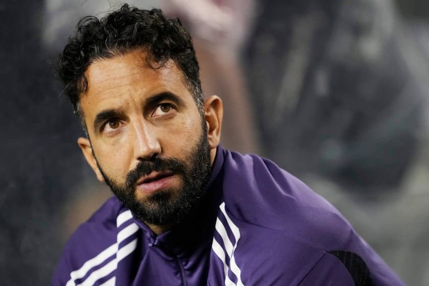 Rúben Amorim observa amistoso entre Manchester United e Bournemouth