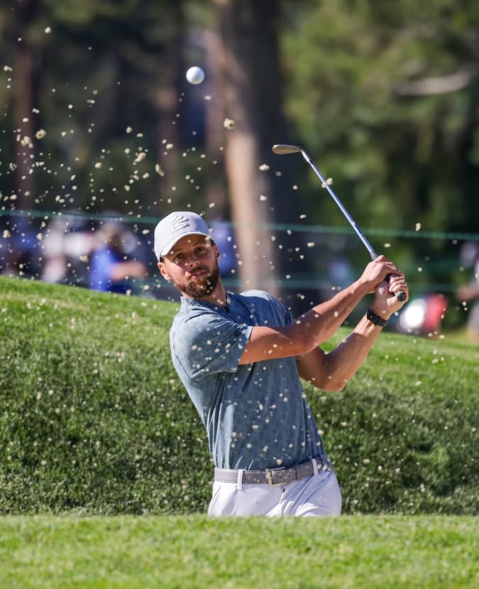 Stephen Curry jogando golf durante as férias (Foto: Reprodução / Instagram)