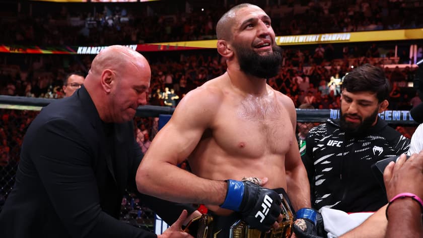 Chimaev após vitória sobre Du Plessis no UFC 319 (Foto: Divulgação/UFC)