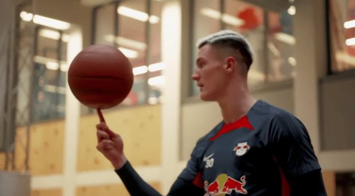 Benjamin Šeško, novo atacante do Manchester United (Foto: Reprodução / RB Leipzig)